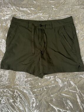 Magellan Women’s Olive Green Camping Shorts – Size Large – NWOT